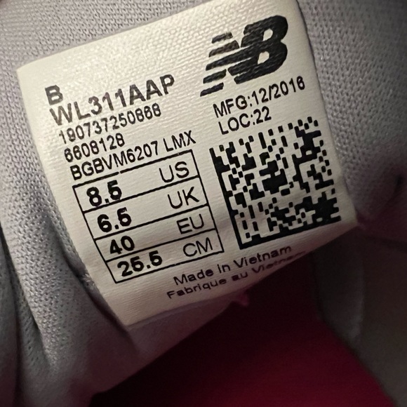 Magenta New Balance shoes - Picture 7 of 7